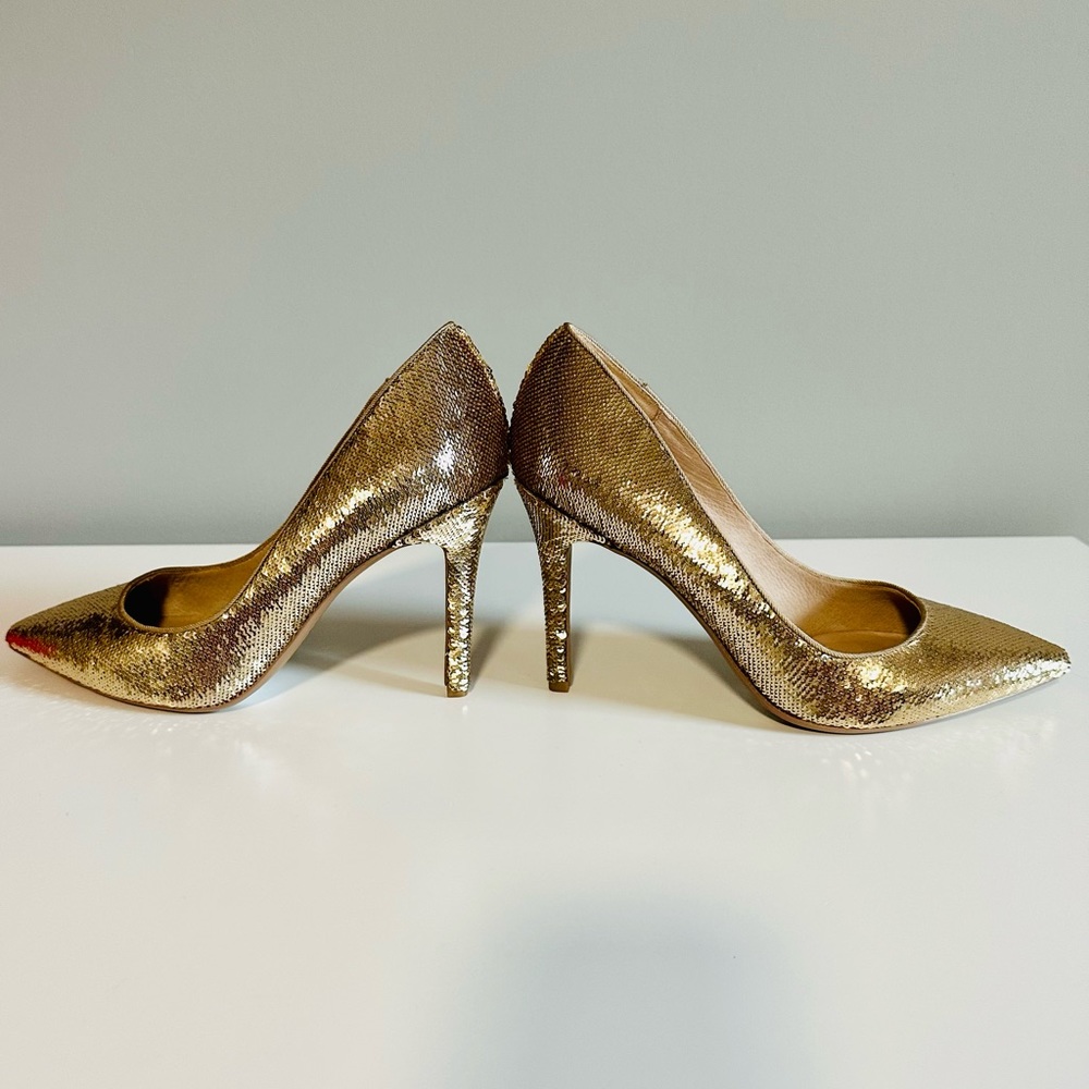 Renvy shoes. Golden heels